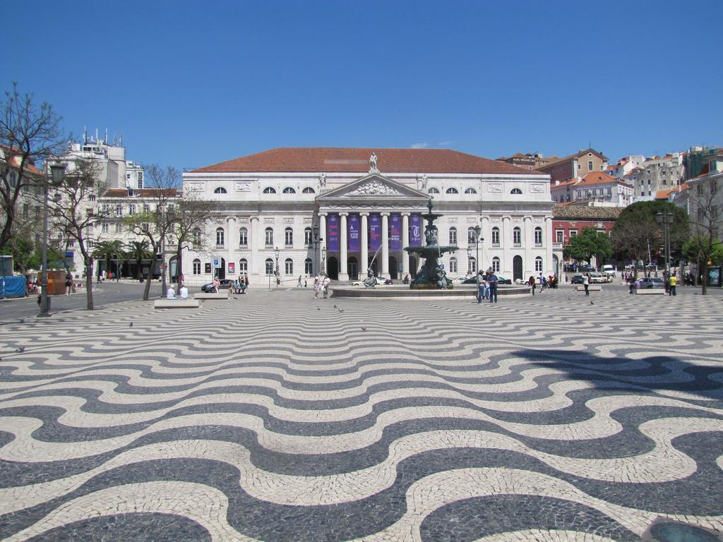 Remodeled Historic Apartment In Bairro Alto Lisbon Exterior photo