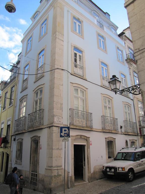 Remodeled Historic Apartment In Bairro Alto Lisbon Exterior photo