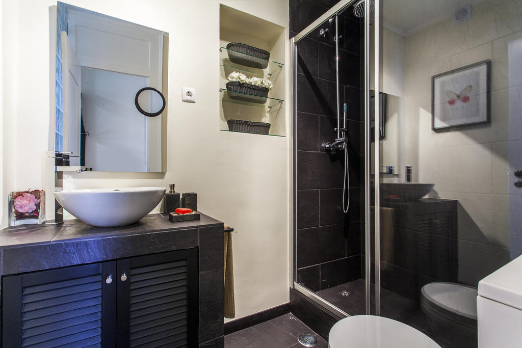 Remodeled Historic Apartment In Bairro Alto Lisbon Room photo