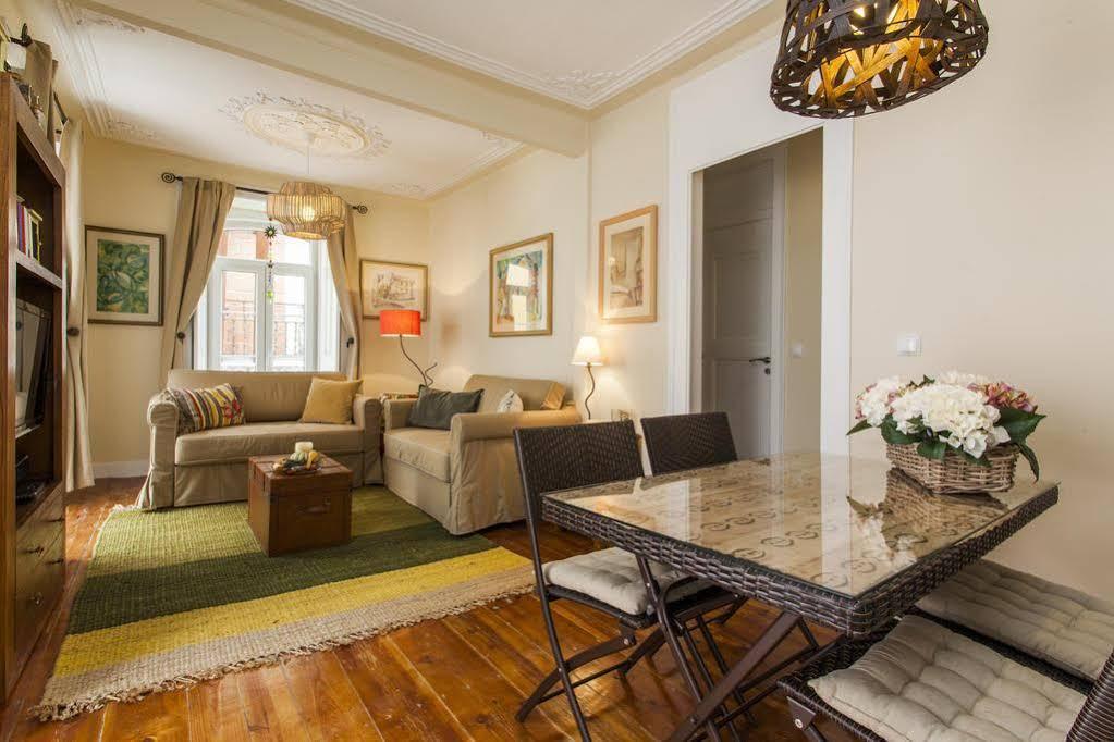 Remodeled Historic Apartment In Bairro Alto Lisbon Exterior photo
